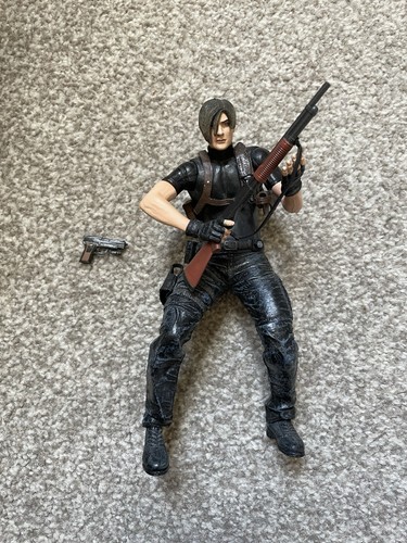 Neca 2005 capcom original - neca,