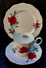 BONE CHINA ROYAL ALBERT SWEET ROMANCE BREAKFAST TRIO