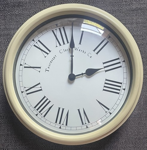 Towcester clock works - clock, quartz