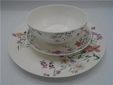 Stunning Nutmeg Bone China Dinner Set with Floral and Bee Decoration with Mats 