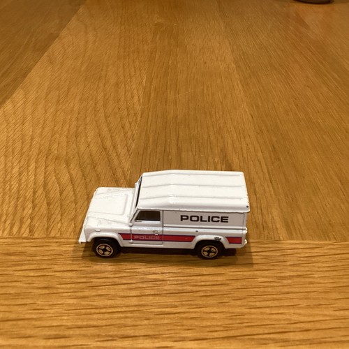 Corgi land rover 110 defender - corgi,