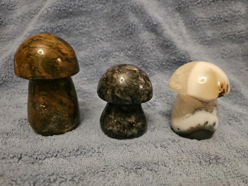 Lot mushroom shaped - of, 3