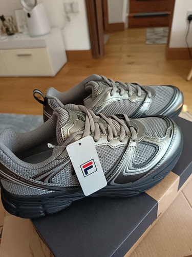 New boxed fila trainers size - new,