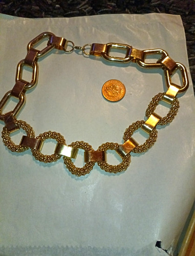 Gold tone metal chunky - tone,