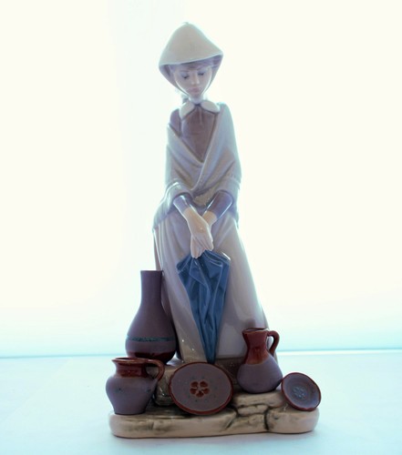 Lladro figurine ceramic seller - lladro,