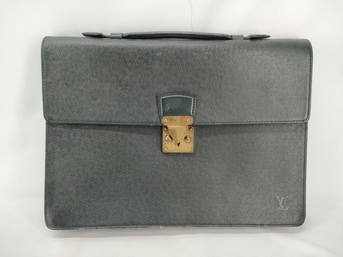 Louis vuitton taiga business - louis,
