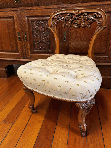 Beautiful carved upholstered - beautiful,