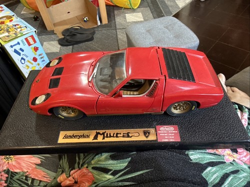 Die cast model car scale - 1/18,