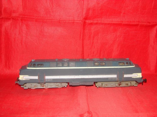Hornby diesel locomotive - hornby,