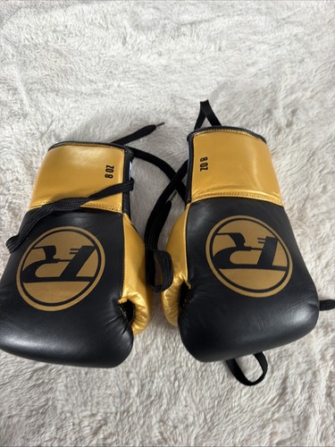 Rival 8oz boxing gloves - 8oz,