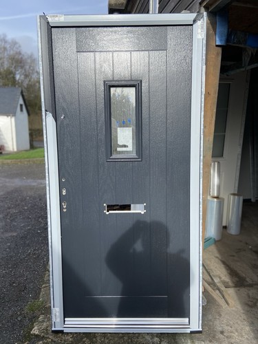 Anthracite grey cottage - an,