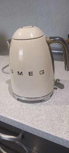 Smeg kettle cream - in,