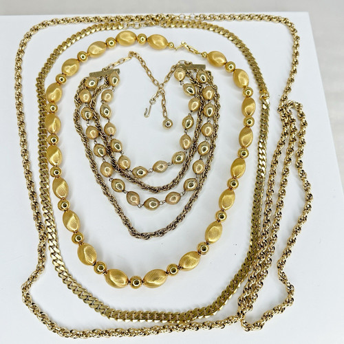 Lot vintage necklaces - of,