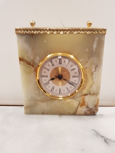 Onyx mantle clock - mantle, chip)