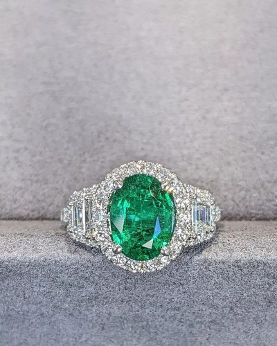 Oval natural emerald - oval,
