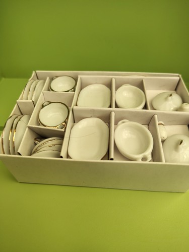 Dolls house 12th - dolls, scale