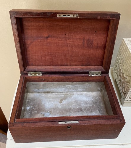 Atq vtg wood box with - /,