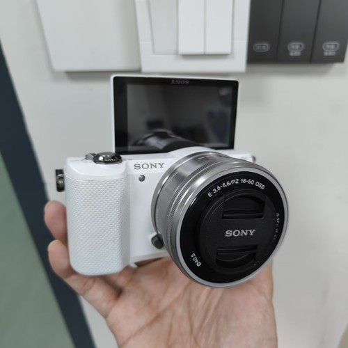 Sony alpha a5000 - 20.1, mp