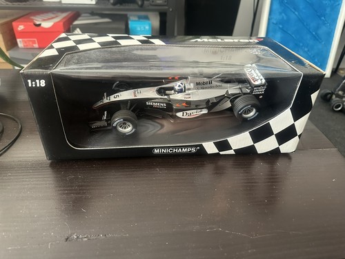 Minichamps 530031815 - 1:18,