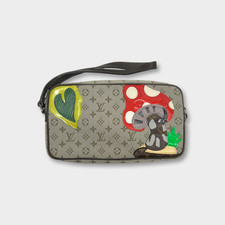 Louis Vuitton Unisex LV