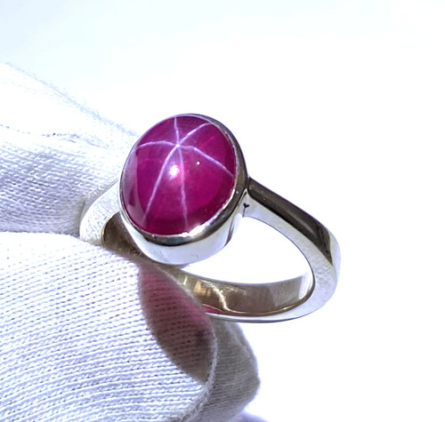Beautiful rays star ruby - star,