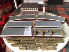 hornby model railways, 00 gauge resin 2005, station platforms, walling, signal b