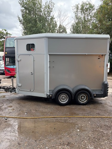 Ifor williams hb511 - twin, axle