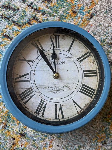 Round blue wall - round,