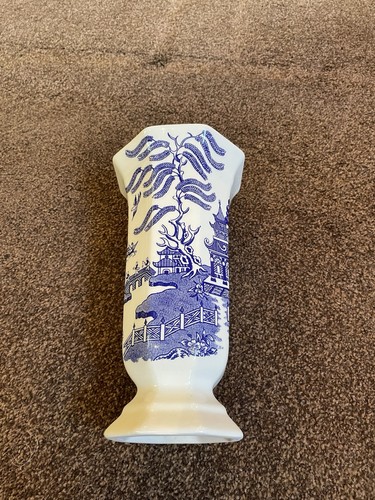 Willow pattern vase - pattern,
