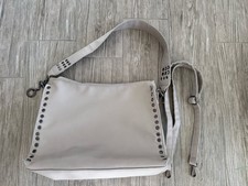 Moda In Pelle Shoulder Grab