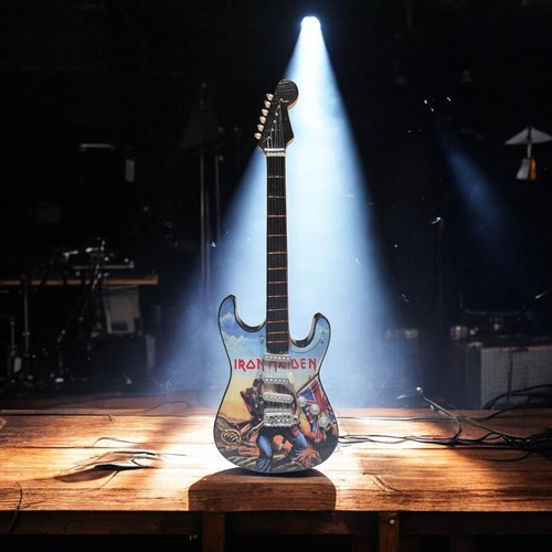 Chiselcraft wooden mini guitar - wooden,