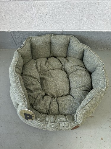 Petface sage herringbone - sage, oval