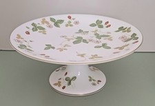 WEDGWOOD WILD STRAWBERRY SINGLE TIER PEDESTAL  FOOTED CAKE PLATE STAND PARTY