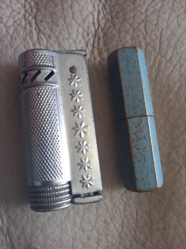 Vintage petrol lighters - x,