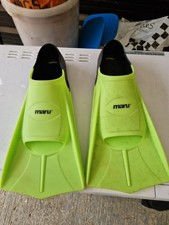 Maru Flippers Size 8/9