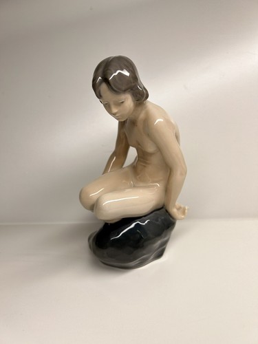 Royal copenhagen figure 4027 - copenhagen,
