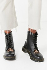 Dr. Martens Bentley II Heart