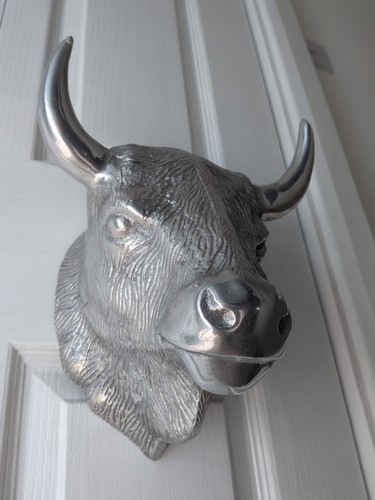 Bull cows head wall - cows,