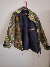 Men's Camouflage Hunting Hiking Shooting Utility Vest Size large. brand new 