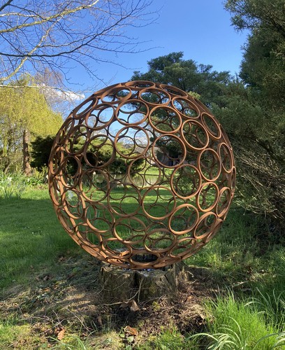 Large metal rusty garden - metal,