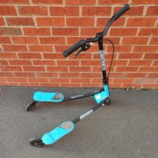 Blue black Sporter Wiggle Flicker scissors Scooter