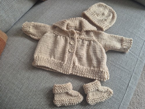 New baby hand knitted - new,