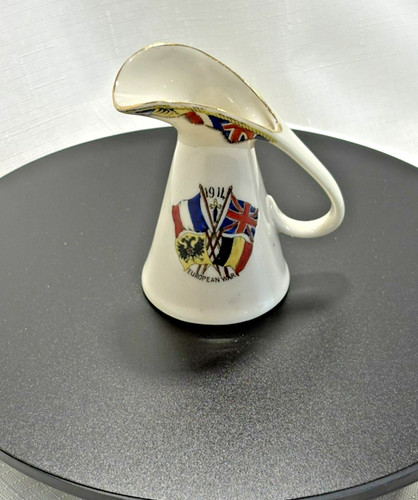 Lovely crested china miniature - lovely,