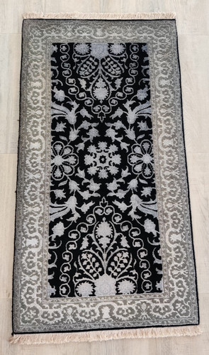 Vintage hand knotted - hand,