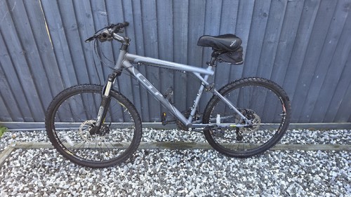 Zum aggressor hybrid bike - gt,