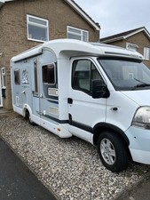 Motorhome White A blue Renault