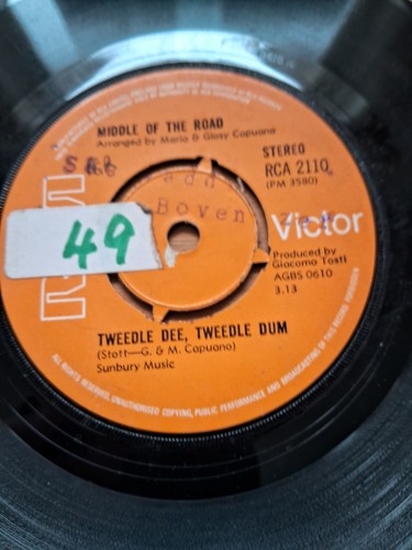 Middle the road tweedle - of, 'tweedle