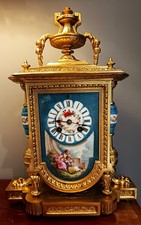 ANTIQUE FRENCH ORMOLU AND PORCELAIN MANTEL CLOCK.