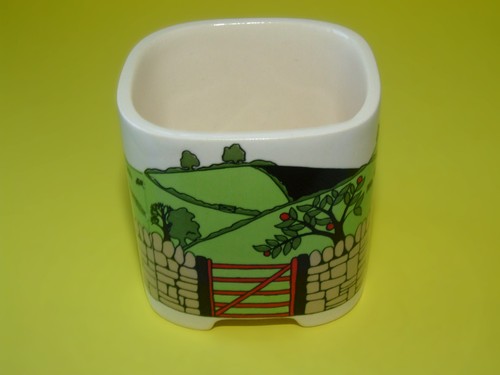 Lovely small pot - a,