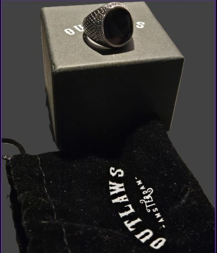 Amsterdam outlaws men silver - outlaws,